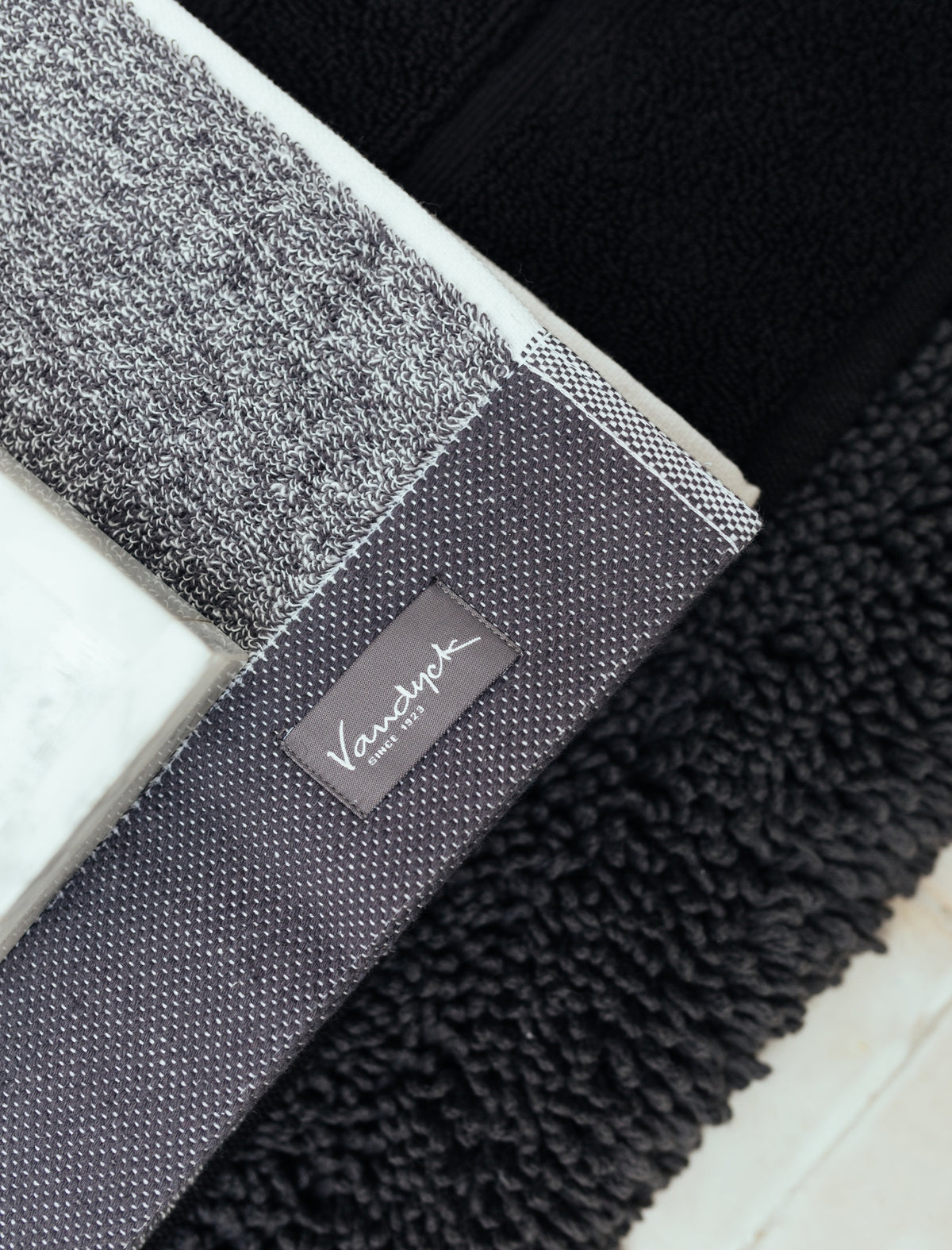 HOME UNI badgoed | off black