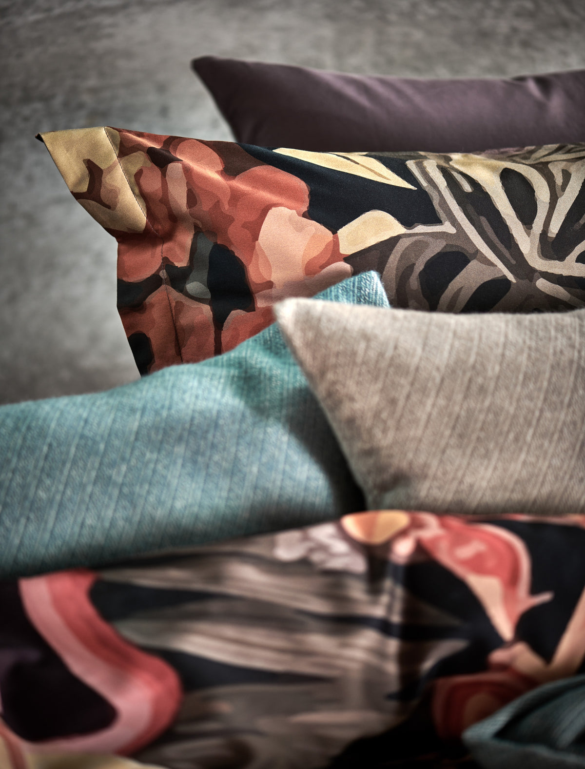 Omring jezelf met heerlijke plaids van Vandyck! Home Benevento in de kleur pearl blue is de perfecte accessoire als toevoeging op je bank of bed. 
